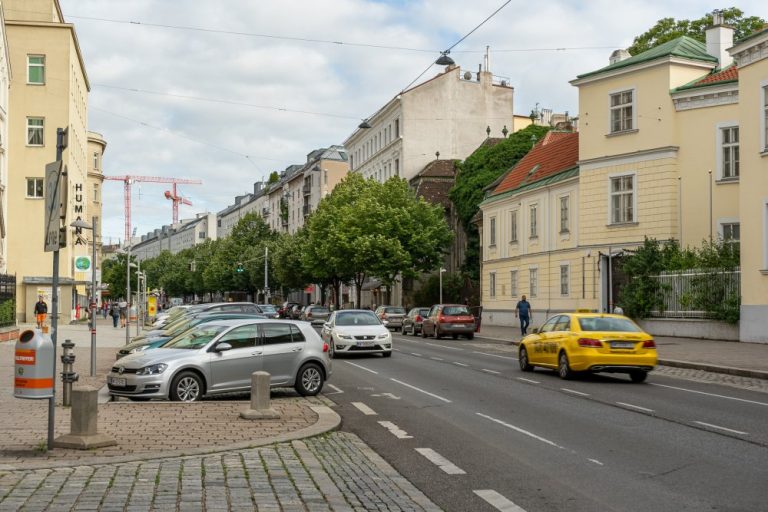 Landstraßer Hauptstraße beim Herz-Jesu-Krankenhaus, Wien