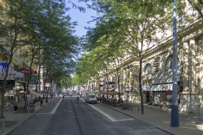 Mariahilfer Straße kurz vor dem Umbau zur Begegnungszone, Wien