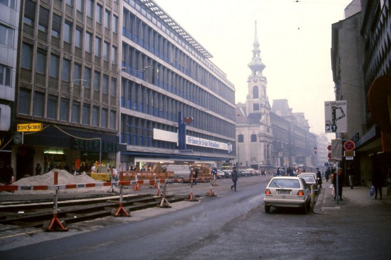 Kaufhaus Herzmansky und Stiftskirche, Mariahilferstraße, 1980er, Bauarbeiten