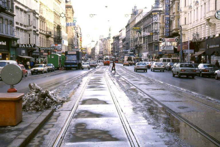 Mariahilfer Straße, Straßenbahngleise, Aufnahme aus den 1980ern, Wien