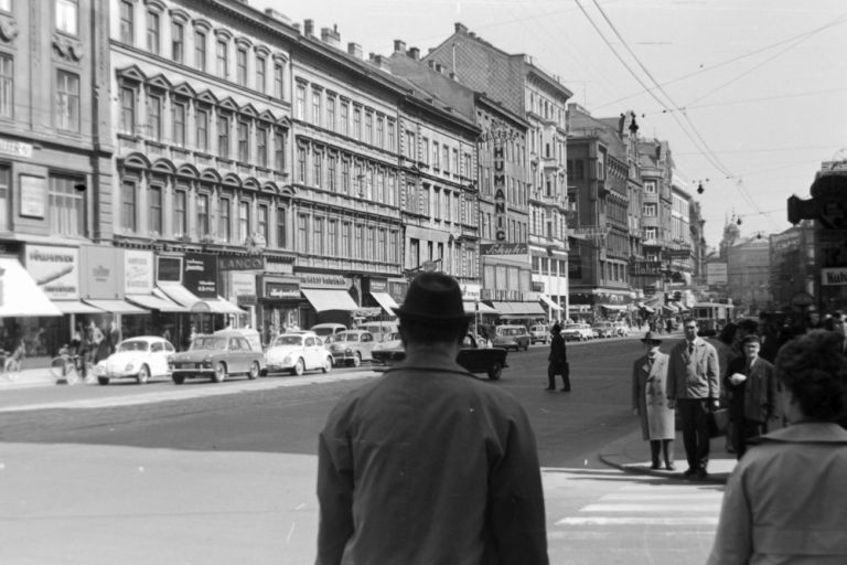 Mariahilfer Straße bei der Webgasse im Jahr 1965