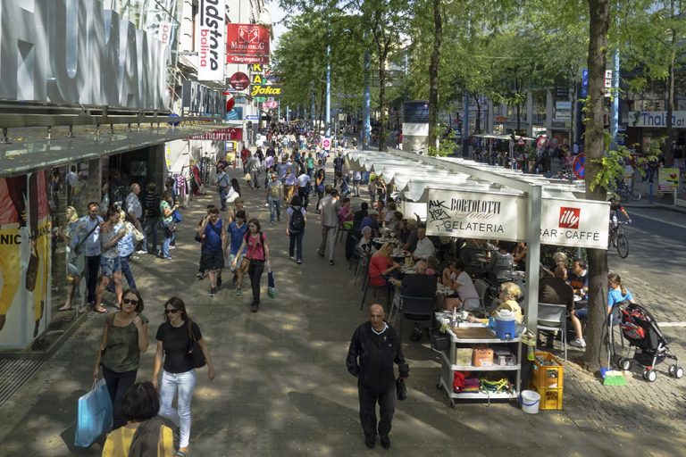 Mariahilfer Straße, Fußgänger, Zieglergasse, Wien