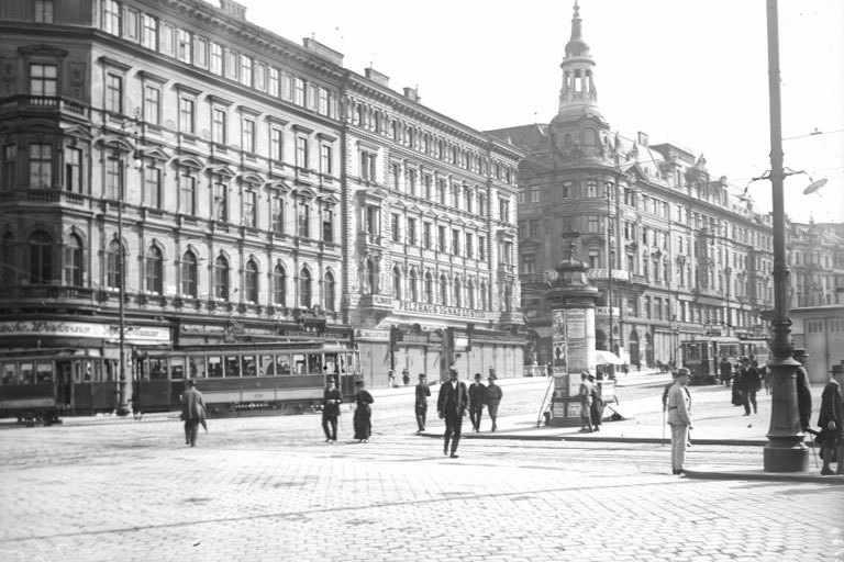Mariahilferstraße beim Getreidemarkt mit elektrischer Straßenbahn, historische Aufnahme, Wien