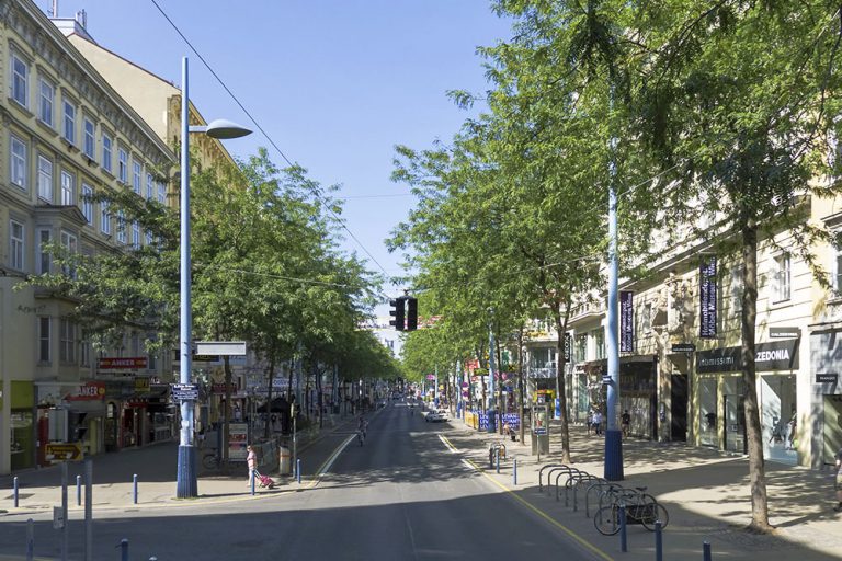 Mariahilferstraße in Wien, Bäume, keine Autos