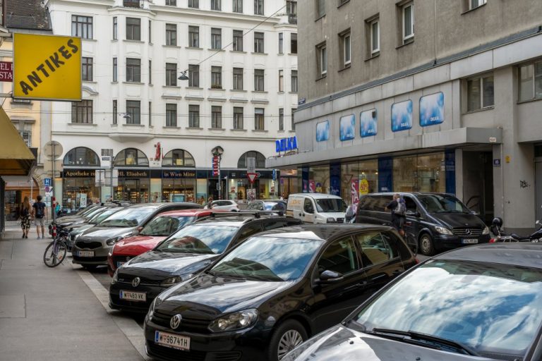 Untere Viaduktgasse, Landstraßer Hauptstraße, parkende Autos, Wien