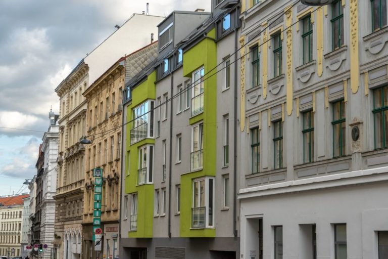 Neubau in der Gentzgasse 53, nach Abriss eines Gründerzeithauses, historische Häuserzeile, Gründerzeit, Ensemble, Währing, Wien