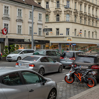 Read more about the article Landstraßer Hauptstraße: Im Banne der Motoren