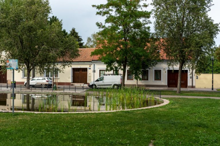 historischer Ortskern am Leopoldauer Platz in Wien-Floridsdorf, Häuserzeile