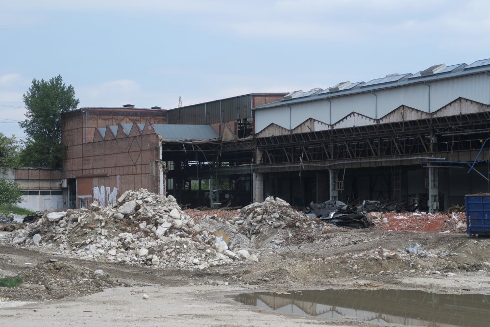Paukerwerke in Wien-Floridsdorf werden abgerissen, Schutt, zerstörte Fabrik