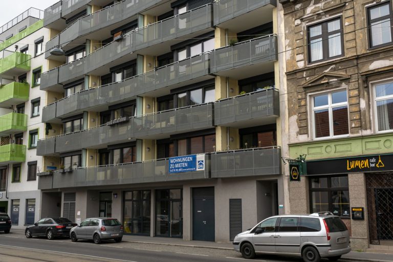 Neubau-Wohnhaus mit Balkonen, Wien-Landstraße, erbaut nach Abriss eines Altbaus