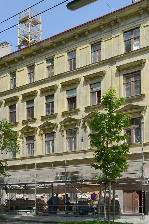 Gründerzeithaus in Wien-Leopoldstadt mit erhaltenem Fassadenschmuck wird abgerissen
