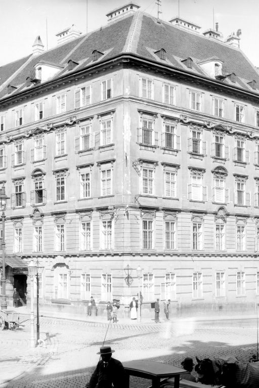 historische Fotoaufnahme des Gebäudes Freyung 8