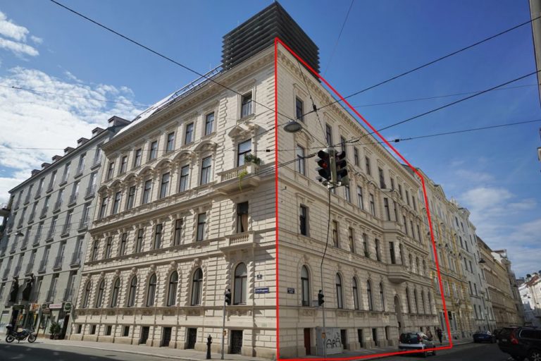 Historismus-Wohnhaus in Wien-Landstraße mit Dachausbau, Fassade rechts rekonstruiert