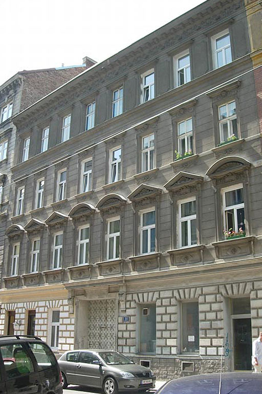 Gründerzeithaus mit Historismus-Fassade in Wien-Alsergrund, 2015 abgerissen und durch einen Neubau ersetzt