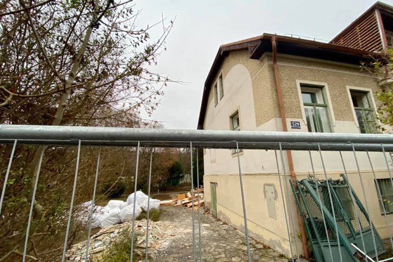 Gründerzeithaus in der Breitenfurter Straße 529 in Kalksburg wird abgerissen, Liesing, Wien