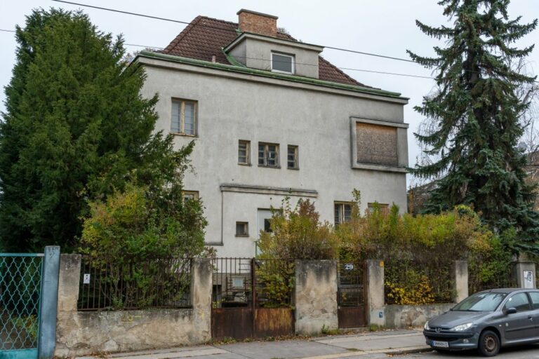Villa in der Hofwiesengasse 29 in Hietzing, Wien, klassische Moderne, Zwischenkriegszeit, erbaut 1931, Architekt: Alois Plessinger