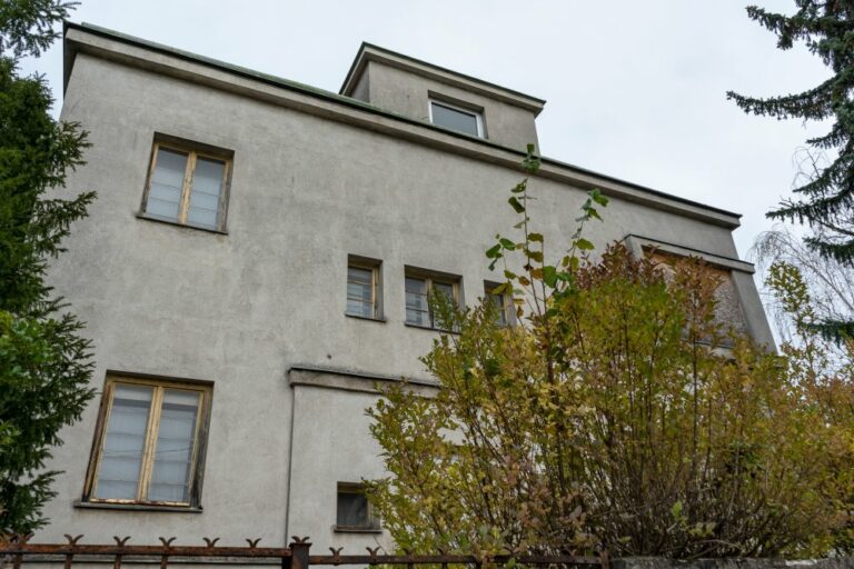 Villa in der Hofwiesengasse 29 in Hietzing, Wien, klassische Moderne, Zwischenkriegszeit, erbaut 1931, Architekt: Alois Plessinger