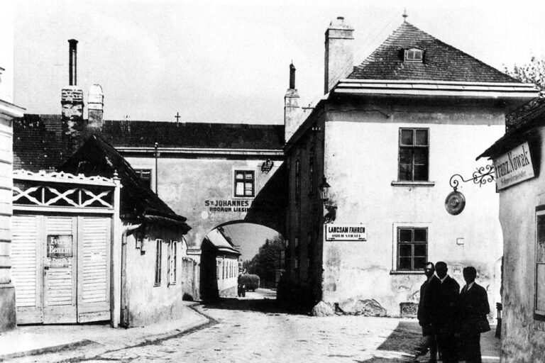 historische Aufnahme von Kalksburg, Mackschlössl mit Bogen, Liesing, Wien