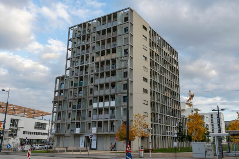 Wohnhaus in der Maria-Lassnig-Straße, Sonnwendviertel, am Helmut-Zilk-Park, Favoriten, Wien, Alfred-Adler-Straße