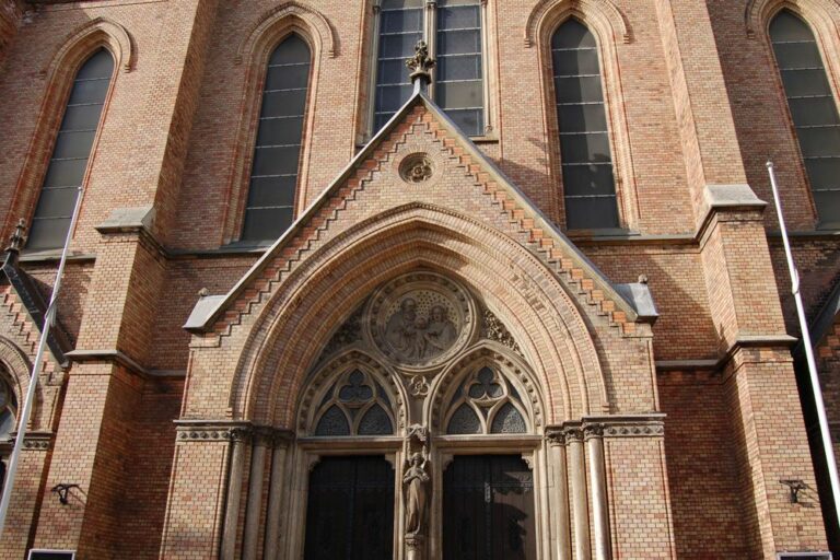 Fassadendetail der Neuottakringer, Pfarrkirche, Wien, Backstein, Neugotik