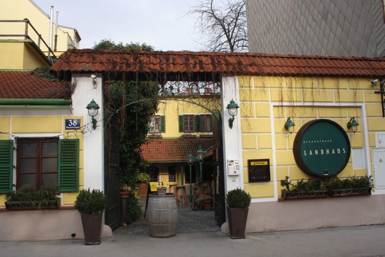 Ottakringer Landhaus, Gasthaus, Eingang, Albrechtskreithgasse, Wien