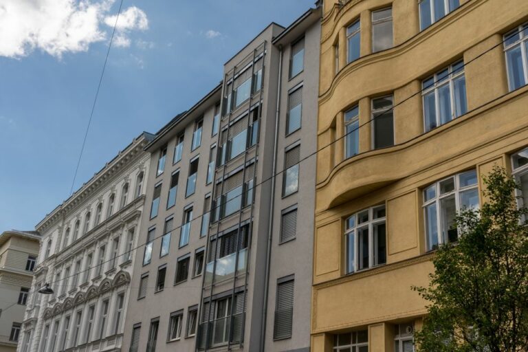 Neubau zwischen zwei Gründerzeithäusern in 1070 Wien