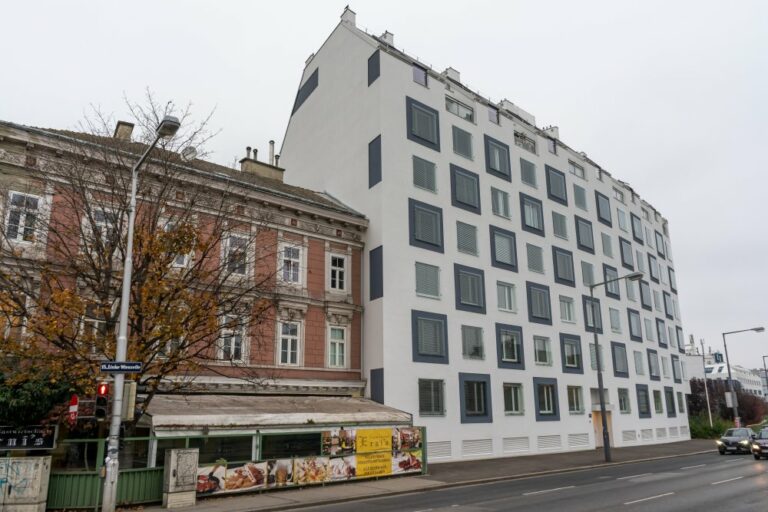 Gründerzeithaus und Neubau, Linke Wienzeile, Neubau nach Abriss, 1150 Wien