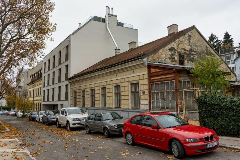 Häuserzeile in der Weinzingergasse, Döbling, Wien