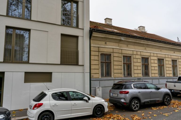 Altbau und Neubau in der Weinzingergasse, 1190 Wien