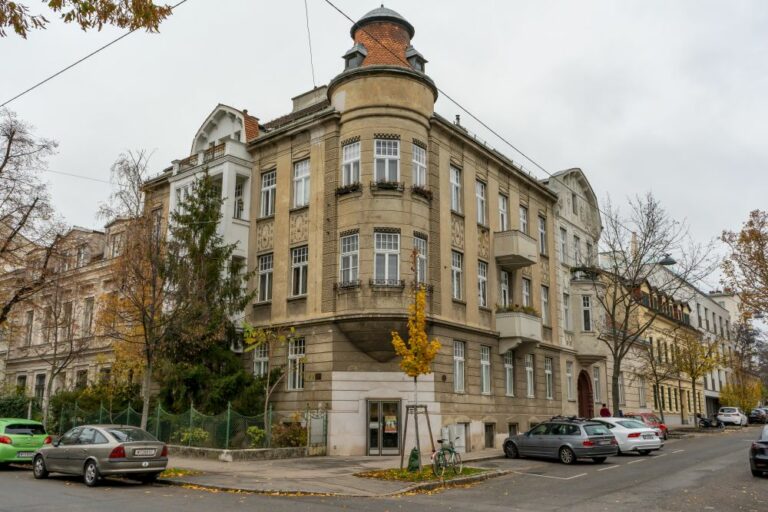 historische Gebäude in Döbling, Weinzingergasse, Sieveringer Straße, Herbst, Wien