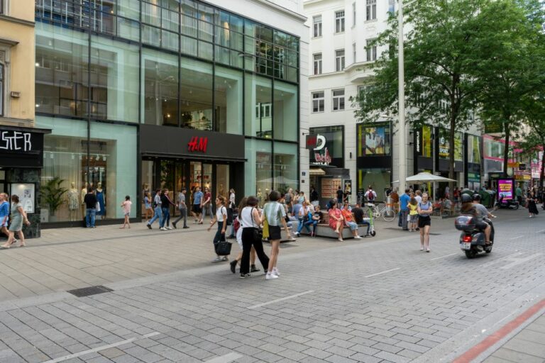 Mariahilfer Straße zwischen Stiftgasse und Kirchengasse als Begegnungszone