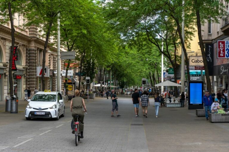 Begegnungszone zwischen Stiftgasse und Capistrangasse, Mariahilfer Straße, verkehrsberuhigt