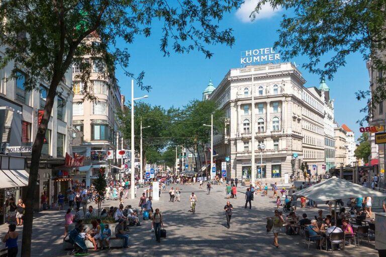 Fußgängerzone in der Mariahilferstraße, Neubaugasse