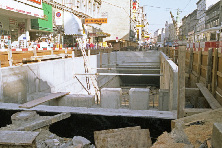 Bau der U-Bahn-Linie 3 auf der Mariahilfer Straße, Baustelle, Wien