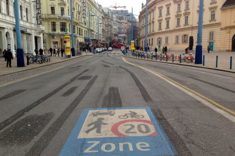 Begegnungszone in der Mariahilfer Straße, vor den Umbauarbeiten, Rahlgasse, Museumsquartier, Wien