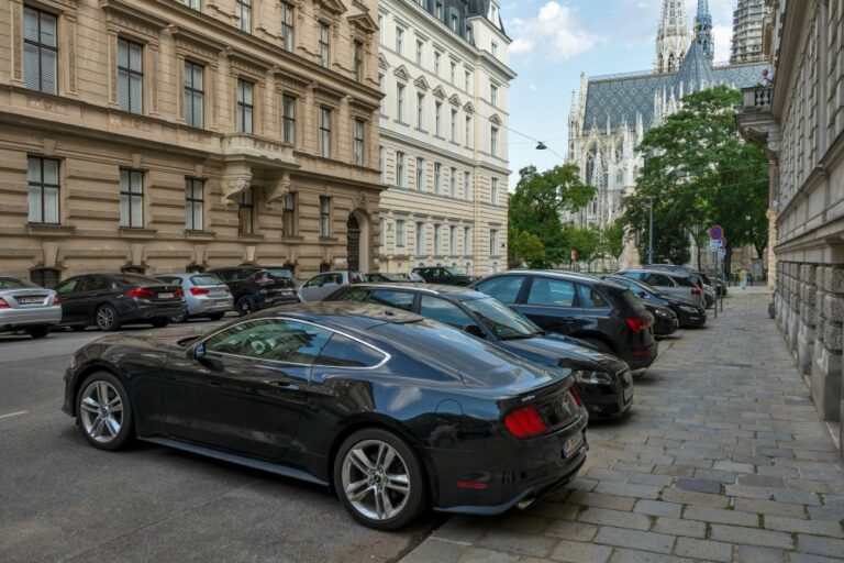 Ferstelgasse mit Blick auf die Rückseite der Votivkirche, Wien