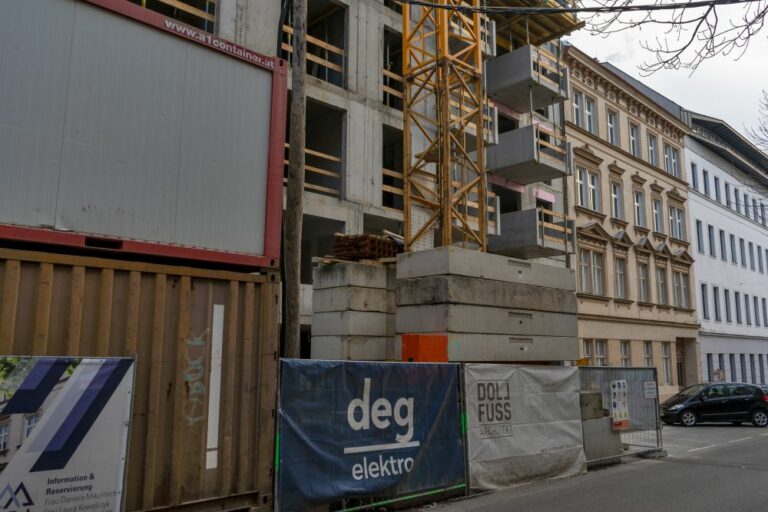 Baustelle in der Heigerleinstraße in Ottakring, Wien, Neubau nach Abriss