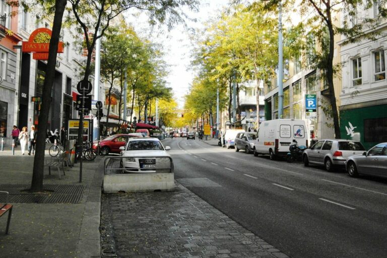 Mariahilferstraße vor der Umgestaltung zur Begegnungszone