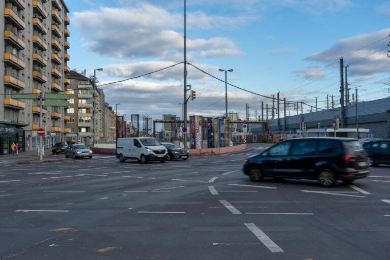 Autoverkehr am Margaretengürtel, Matzleinsdorfer Platz, Wien, Margareten, Favoriten, Bahntrasse