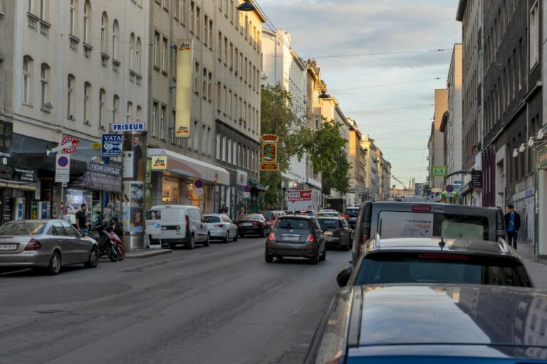 Autos in der Reinprechtsdorfer Straße, Wien