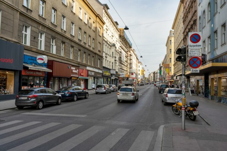 Autos in der Reinprechtsdorfer Straße, 5. Bezirk, Wien