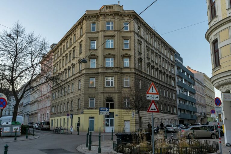 Gründerzeithaus im 9. Bezirk, Wien, Ayrenhoffgasse, Sobieskigasse