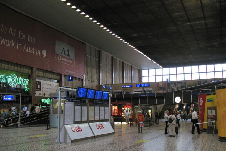 Bahnhofshalle des Wiener Südbahnhofs