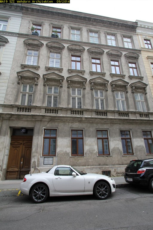 Gründerzeithaus in Wien, einige Jahre vor dem Abriss