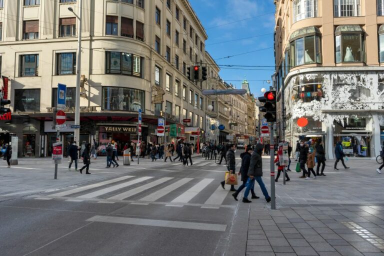 Mariahilfer Straße, Neubaugasse, Fußgängerzonen, Begegnungszone, Wien