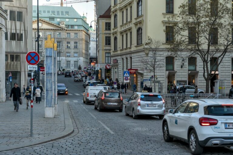 Autoverkehr zwischen Freyung und Am Hof, Wien, Innere Stadt