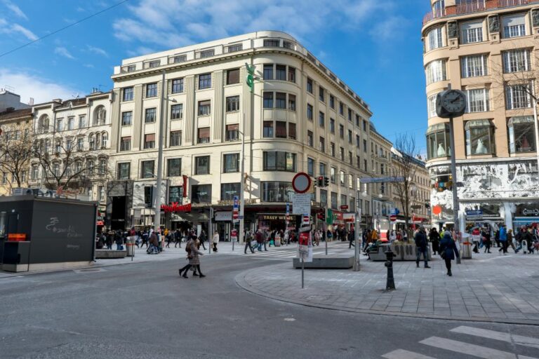 Fußgängerzone in Wien, Mariahilfer Straße, Neubaugasse, Amerlingstraße, Schadekgasse