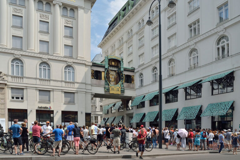 Ankeruhr am Hohen Markt, Touristen, 1010 Wien