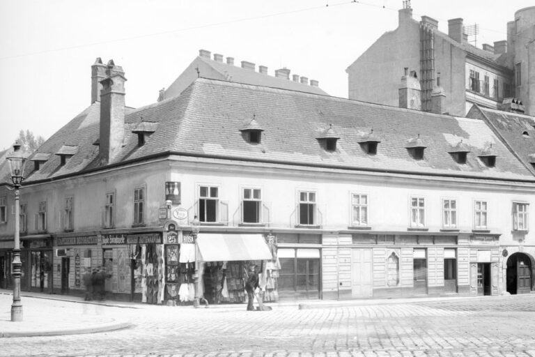 historische Aufnahme von Häusern in der Berggasse