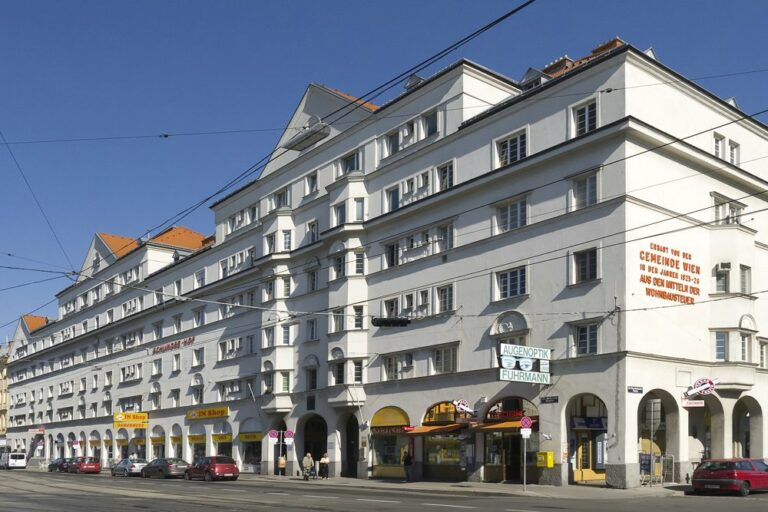 Schlingerhof, Gemeindebau, Brünner Straße, 1210 Wien